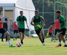 爱游戏APP-北京国安训练开放日，窗口期扳平良机引欢呼，欧联在即，团队化学反应显著(北京平四走进新时代)