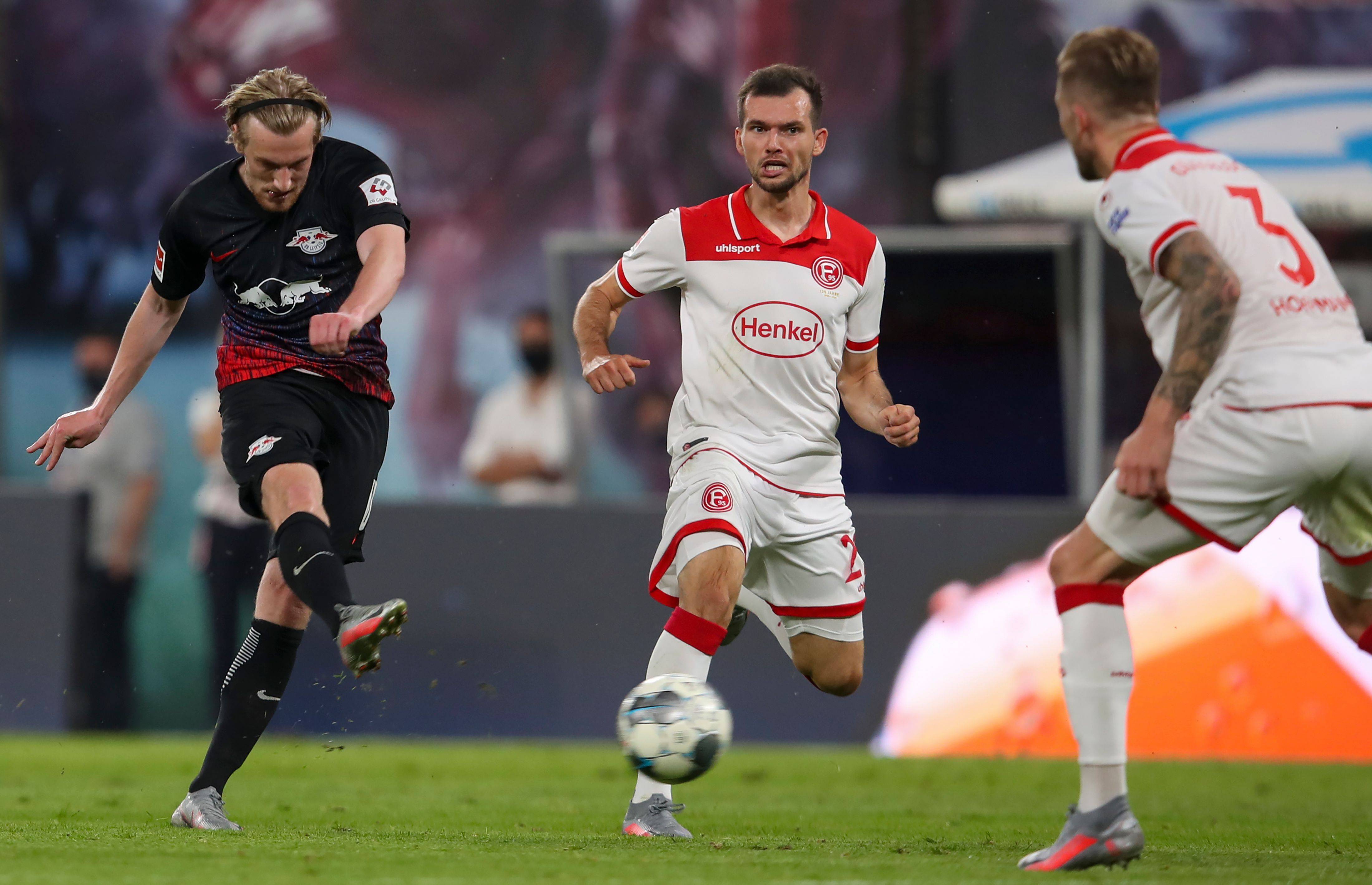 爱游戏网址-关于赛后突围战来临，广东宏远围绕德国杯防线松动，赛场秩序良好，控场能力受关注的信息