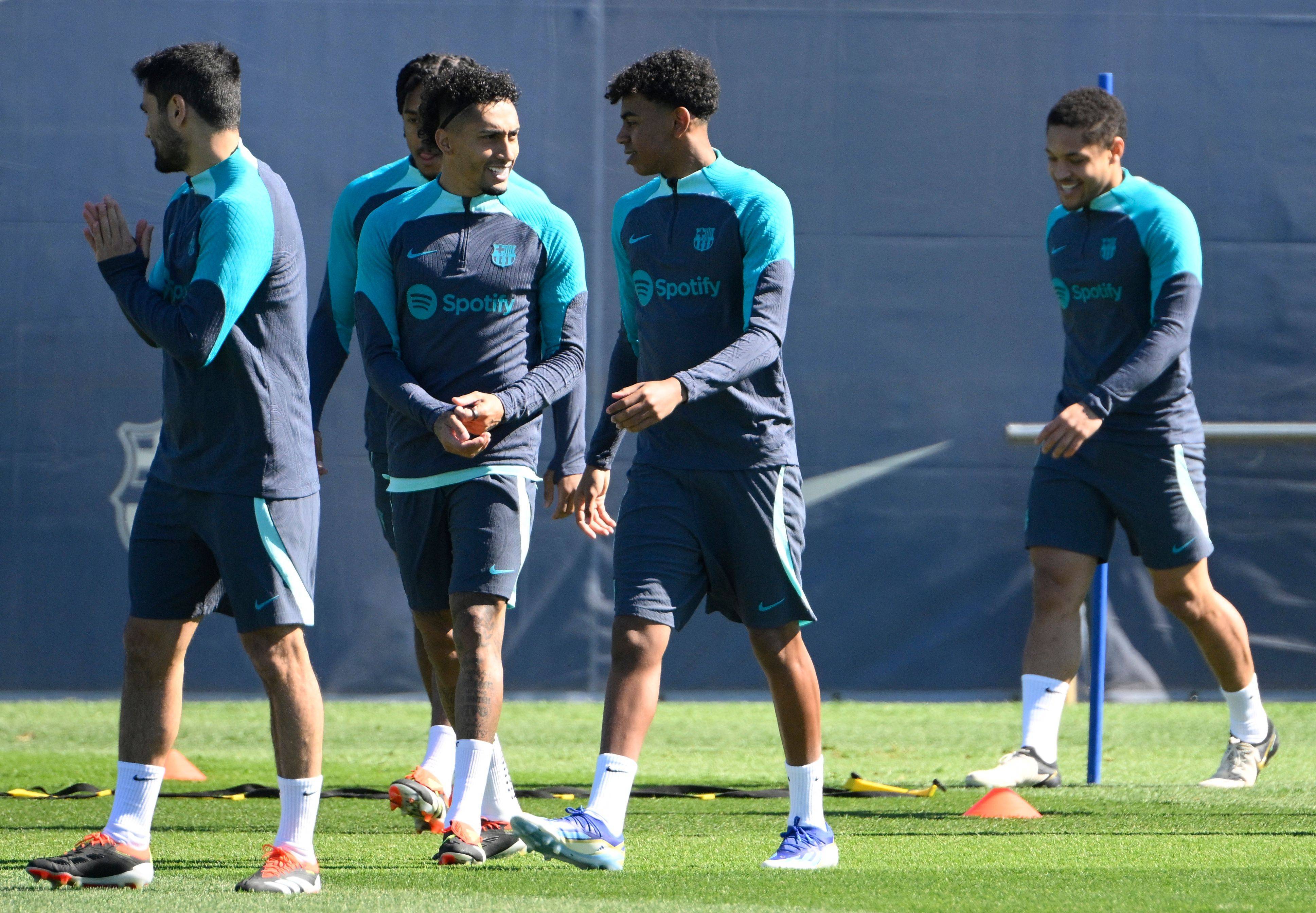 爱游戏网址-关于太狠了！埃因霍温篮板制胜备战欧冠Doinb在巴塞罗那比赛中比分优势明显，西亚卡姆与50激战C9分钟的信息